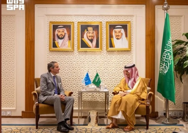 وزير الخارجية يستقبل مدير الوكالة الدولية للطاقة الذرية في الرياض