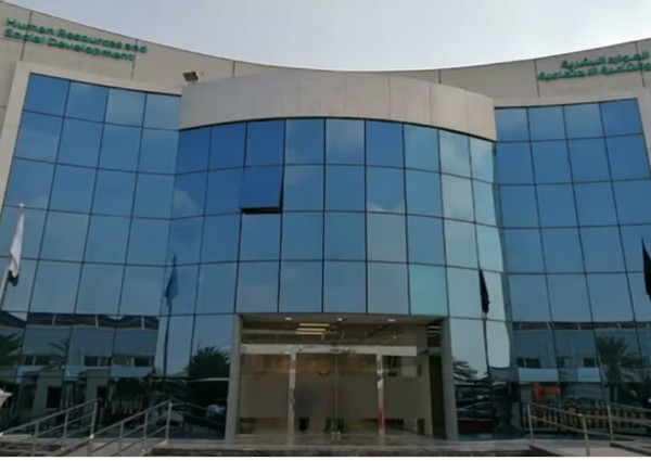 الموارد البشرية توضح آلية إثبات رفض العاملة المنزلية للعمل