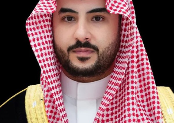 سمو وزير الدفاع يعزي رئيس الوزراء القطري في وفاة الشيخ حمد بن خليفة آل ثاني