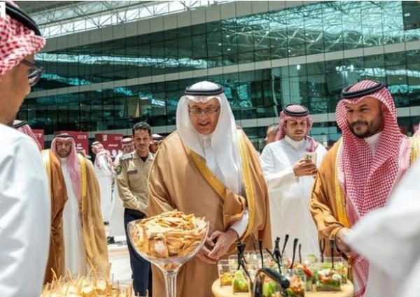 وزير البيئة يدشن حملة «بالتمر أبرك» لتعزيز التمور كمُحلٍّ طبيعي في الغذاء اليومي