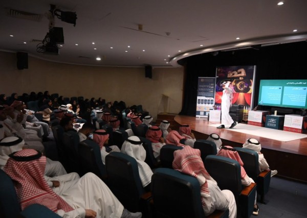 إعلاميون يناقشون احترافية التغطية الصحفية للأزمات بجدة