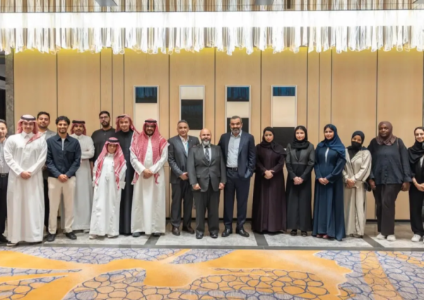 وزير الاتصالات يلتقي المبتعثين السعوديين في كوريا ويحثّهم على توطين التقنيات المتقدمة