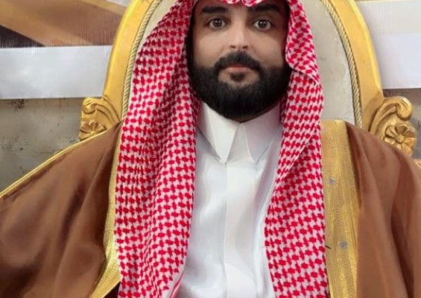 وسط أجواء احتفالية مبهجة.. أبناء عبدالله بن عيد الجبيري (رحمه الله) يحتفلون بزفاف شقيقهم «صخري» في قرية أم روشن جنوب حائل