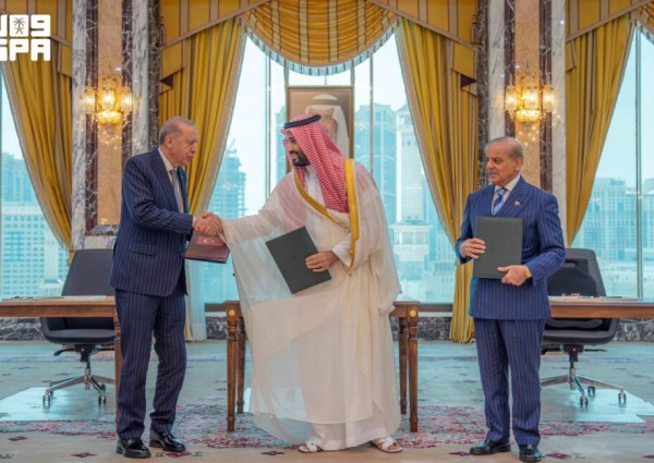 بيان قمة مكة: اتفاقية دفاع مشترك بين السعودية وتركيا وباكستان لتعزيز الردع الجماعي
