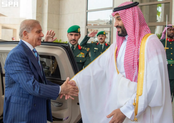 رئيس وزراء باكستان: اتفاقية مكة تجسد الثقة المتبادلة ووحدة المصير بين المملكة وتركيا وباكستان
