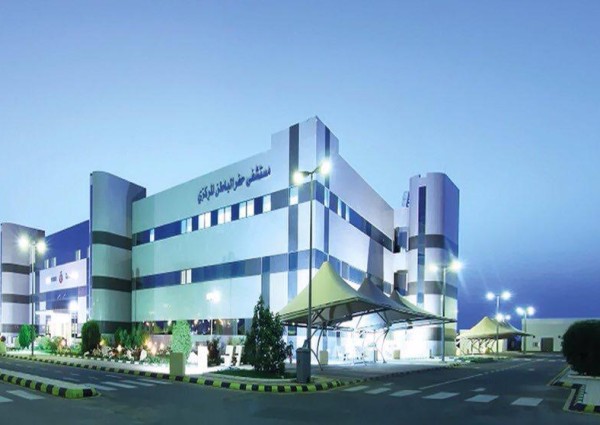 استبدال مفصل لسيدة بمستشفى حفرالباطن المركزي