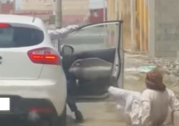 شرطة مكة: القبض على يمني اشترك مع شخصين في الاعتداء على مقيم سوداني وسلبه بالقوة