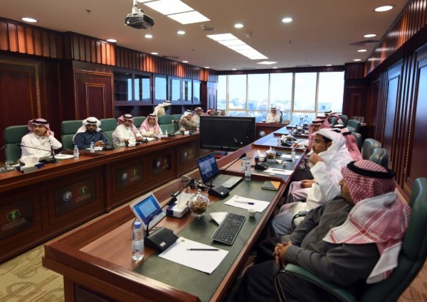 وزير البيئة والمياه والزراعة يقف ميدانياً على سير العمل في إنجازات مشاريع مياه الشرب بمدينة أبها