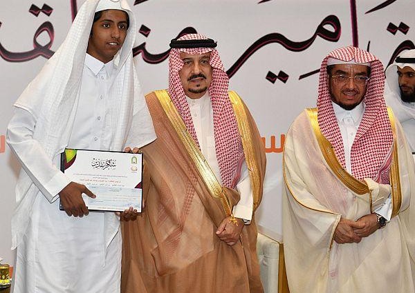 أمير منطقة الرياض يتوج الفائزين في مسابقة أمير منطقة الرياض للقرآن الكريم