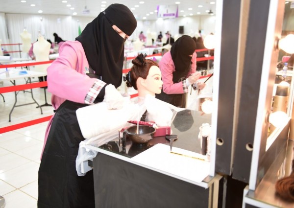 “تقنية الرس للبنات” تواصل استقبال زوارها لمسابقة المهارات لليوم الثاني