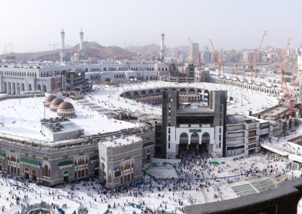 استثمار ما يزيد عن 800 مليار دولار أمريكي في مشاريع البناء والتشييد في المملكة العربية السعودية