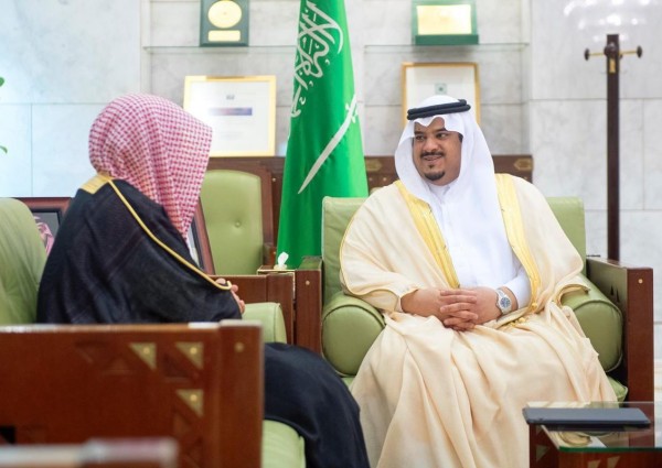 أمير منطقة الرياض بالنيابة يستقبل مدير مكافحة المخدرات بالمنطقة