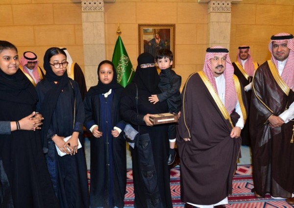 أمير الرياض يسلّم مفاتيح وحدات الإسكان التنموي لأكثر من 200 أسرة