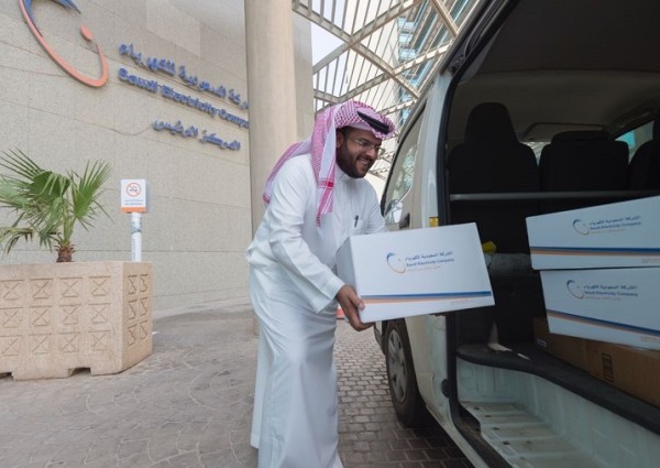 “السعودية للكهرباء” تُوزع 1300 حقيبة مدرسية للأسر المحتاجة بالتعاون مع “تراحم”