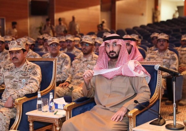 بالصور.. زيارة وزير الحرس الوطني لكلية الملك خالد العسكرية بالرياض
