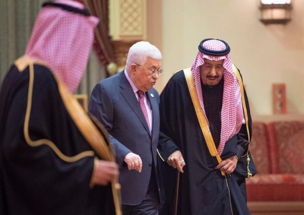 خادم الحرمين يستقبل الرئيس الفلسطيني ويقيم مأدبة غداء تكريماً له