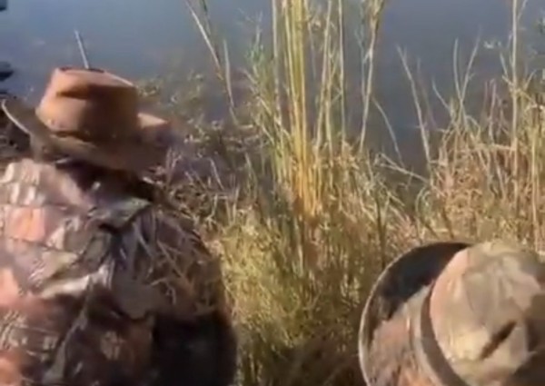 مواطنون يصطادون تمساحاً ويأكلوه.. والشيخ “الخثلان” يوضح الحكم (فيديو)