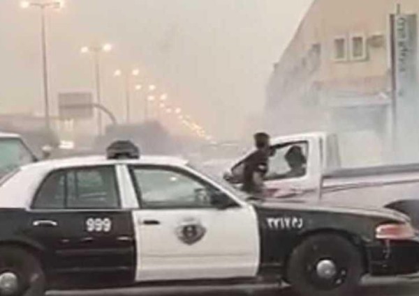 دوريات الأمن بالرياض تحبط ترويج 14 برميل خمر