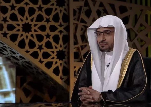 رجل يختلي بزوجته عدة مرات قبل طلاقهما دون حدوث جماع فهل لها مهر؟.. المغامسي يجيب