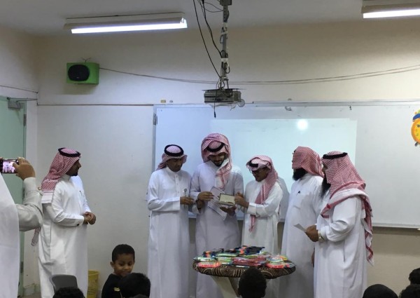 اختتام برنامج الاسبوع التمهيدي في ابتدائية مصعب بن عمير ببيش