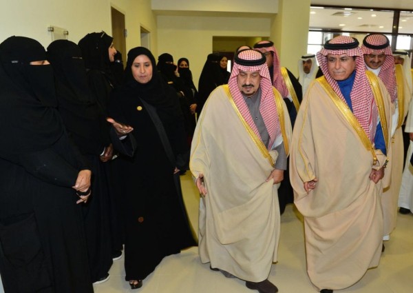 أمير الرياض يتفقد مبنى الفرع النسائي الجديد لمعهد الإدارة العامة