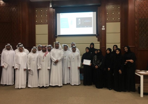 رباب المعبي تنقل التفكير الإيجابي وتكشف عن القدرات الكامنة لـ40 مشاركا في دائرة القضاء الإماراتية