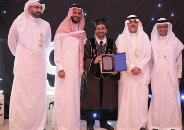 الشريف فيصل يتلقى التهاني بمناسبة تخرج ابنه الدكتور خالد