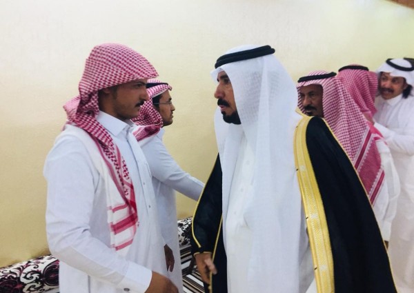 محافظ الحائط ينقل تعازي سمو وزير الداخلية و أمير حائل ونائبه لذوي رجل أمن شرطة فيضة أثقب