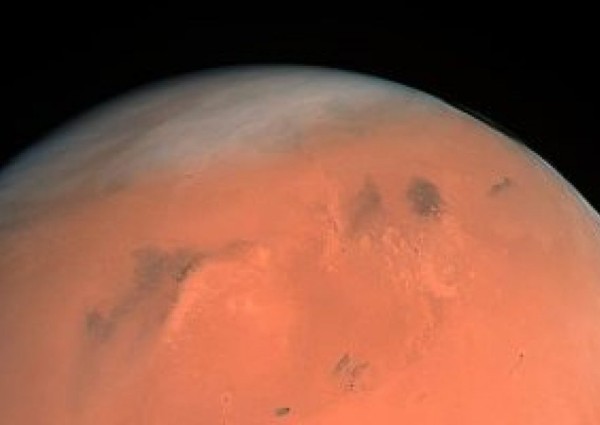 سحابة بيضاء عملاقة على المريخ تثير حيرة العلماء