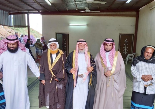 رئيس مركز الشجعة الغزواني يتقدم المصلين لصلاة عيد الأضحى المبارك و يستقبل المهنئين