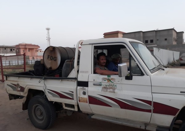 مدير مركز نواقل المرض بأبي عريش يوجه فرقتين رش للقرية