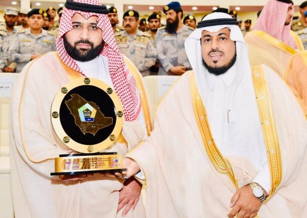 “نائب أمير منطقة جازان” يكرم مدير مكتب تعليم_صامطة