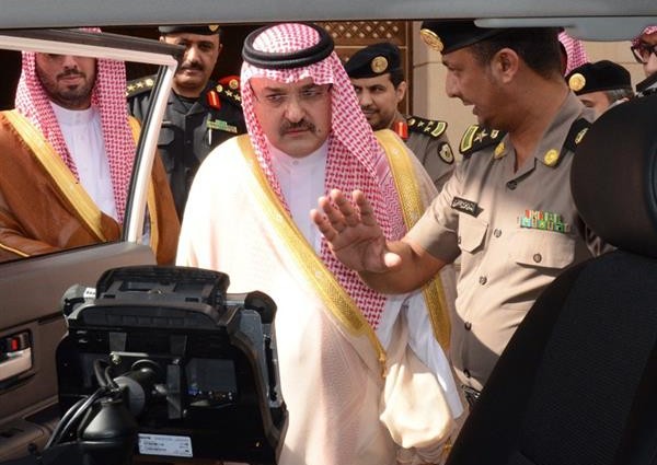 محافظ جدة يدشّن دوريات الرصد الآلي المتحرك المزودة بالأجهزة الذكية (فيديو وصور)