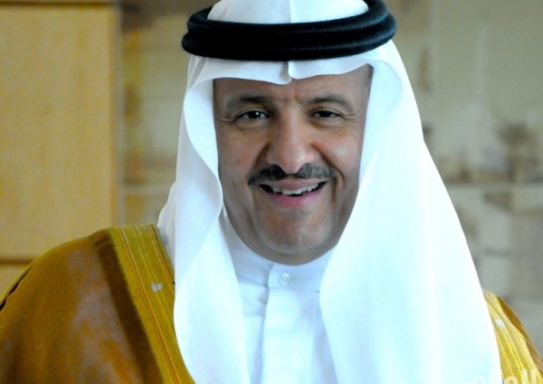 الأميرسلطان بن سلمان يكرم الموظف مُنقِذ الحاج التركي في المدينة المنورة