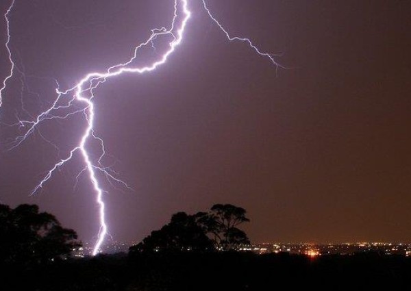 صاعقة رعدية تقتل شقيقين أثناء هطول الأمطار في وادي المرير بخليص