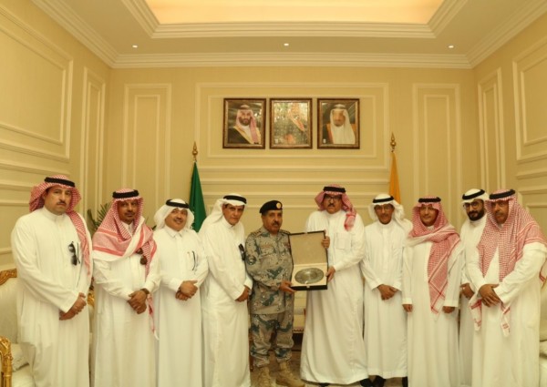 ضباط متقاعدون يكرمون الفريق عواد البلوي مدير عام حرس الحدود