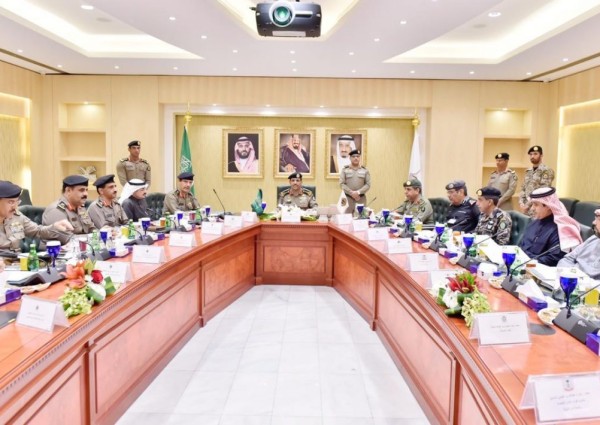 مدير الامن العام يترأس اجتماع اللجنة الامنية بالحج