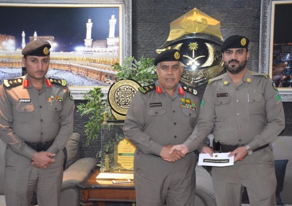 مدير شرطة منطقة مكة يكرم عددا من رجال المرور(صور)