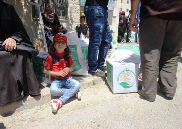 سلمان للإغاثة يوزع 21 طناً من السلال الغذائية الرمضانية على اللاجئين السوريين بالزرقاء