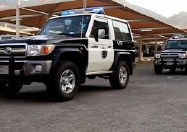 لصوص يقتلعون صرافاً آلياً بواسطة “بوكلين”.. ويشعلون النار فيه بعد مطاردتهم من الشرطة