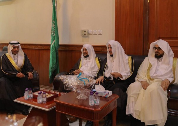 وزير الشؤون الإسلامية يزور محافظة الحريق ويتفقد قطاعات الوزارة