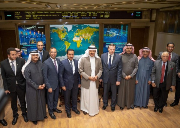 الأمير سلطان بن سلمان يزور مركز التحكم في البعثات الفضائية ومؤسسة الصناعات الفضائية الثقيلة