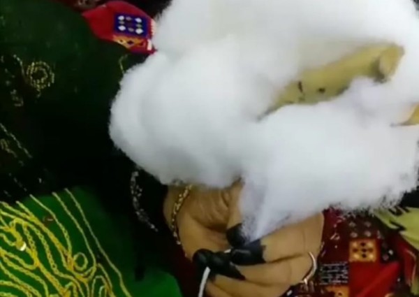 (الشاعرتان مريم الخريصي وماجدة الدهام يلهمان الجمهور بفعاليات الوافين مول )