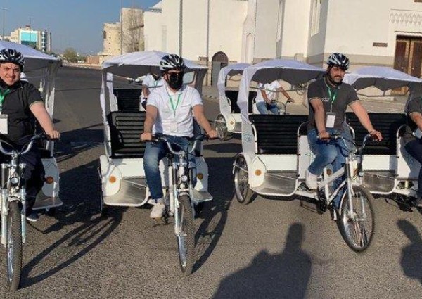 45 شاباً من أبناء المدينة المنورة ينقلون الركاب بالدراجات عبر خدمة “رديف”