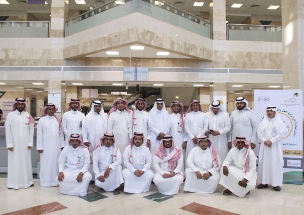 فرع وزارة العمل والتنمية الاجتماعية بمنطقة القصيم يطلق مبادرة ( أجر وعافية )