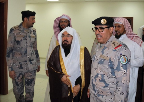 الشيخ السديس يزور حرس الحدود بمنطقة الحدود الشمالية ويثمن تضحيات رجاله