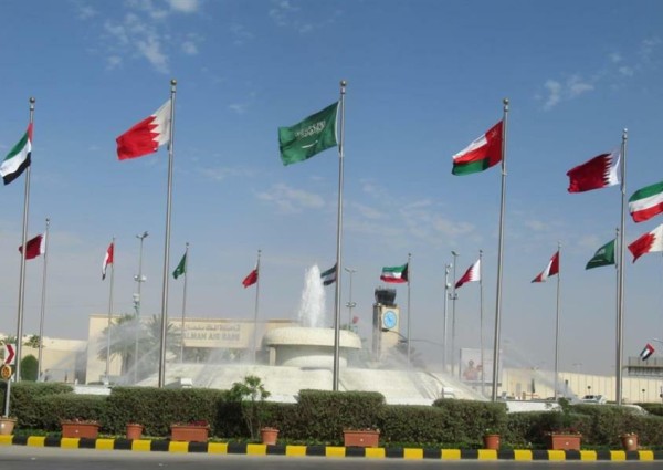 بالصور.. أعلام دول مجلس التعاون تزين الرياض استعدادا للقمة الخليجية الـ39