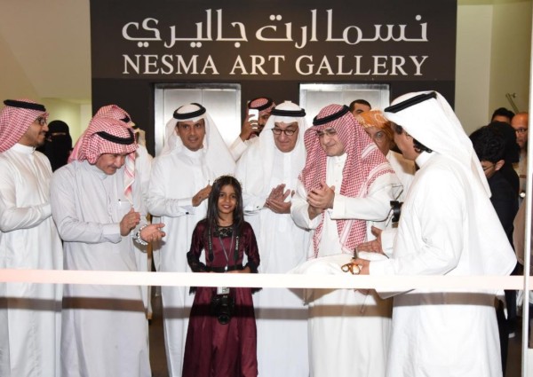 “أمين مدينة جدة يفتتح معرض إبداعات ل 50 فنانة تشكيلية “
