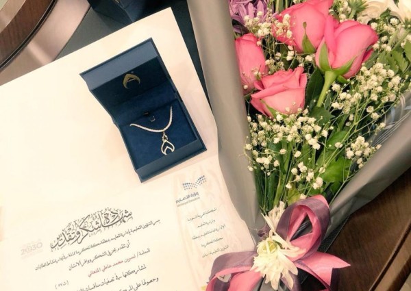 تعليم مكة يكرم الطالبتين دانا المصري ونسوين المتعاني لحصولهما على المركز الأول في تصفيات منافسات اختبار أولمبياد اللغة العربية