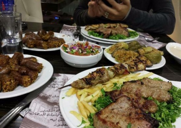 مورّد أغذية يكشف حقائق صادمة عن الأطعمة واللحوم الموجودة في الأسواق والمطاعم